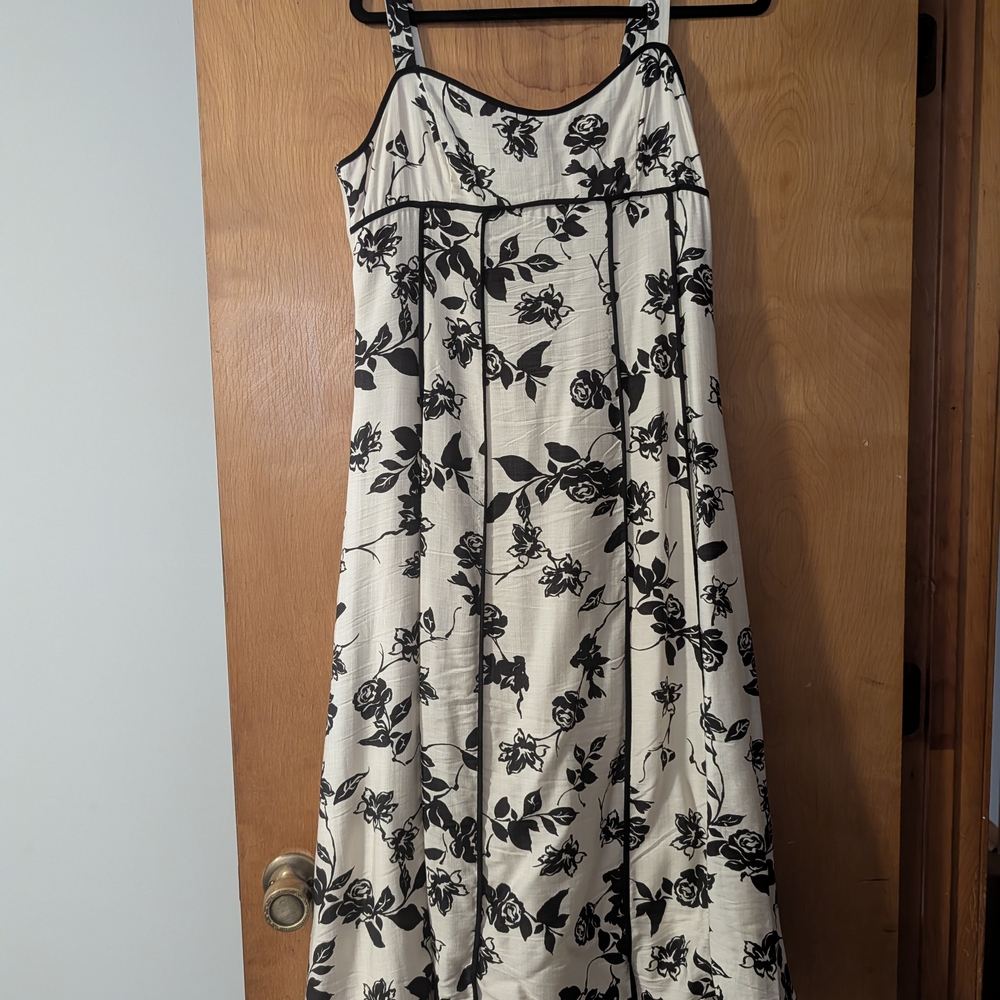Chic Black and White Floral Maxi Dress